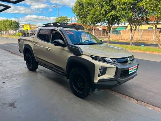 MITSUBISHI L200 TRITON 2.4 16V TURBO DIESEL SPORT SAVANA CD 4P 4X4 AUTOMÁTICO